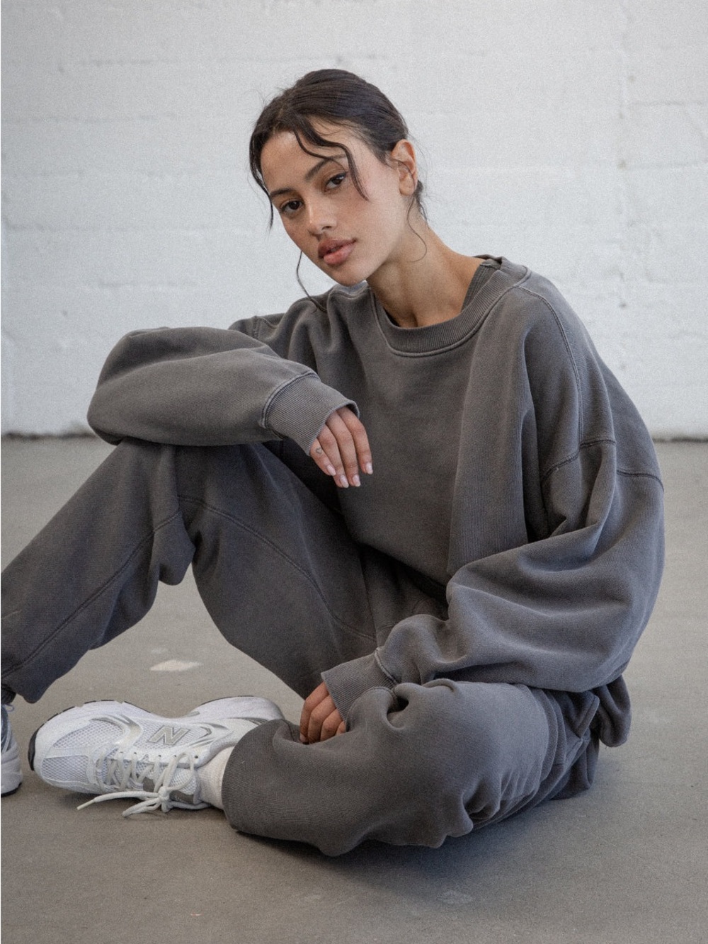 Elwood Clothing Oversized Core Crewneck - Picture 2 of 4